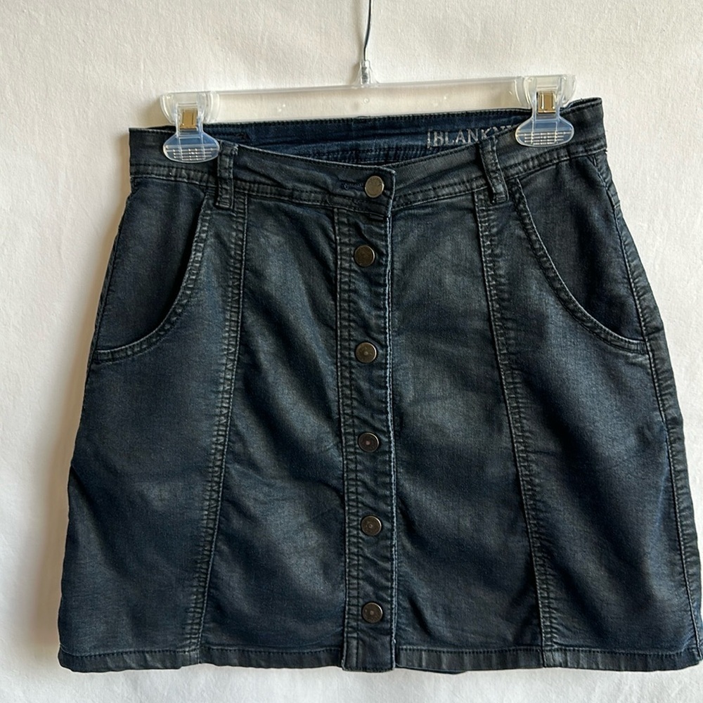 Blank NYC black stretch denim skirt with front snaps and top button, size 27